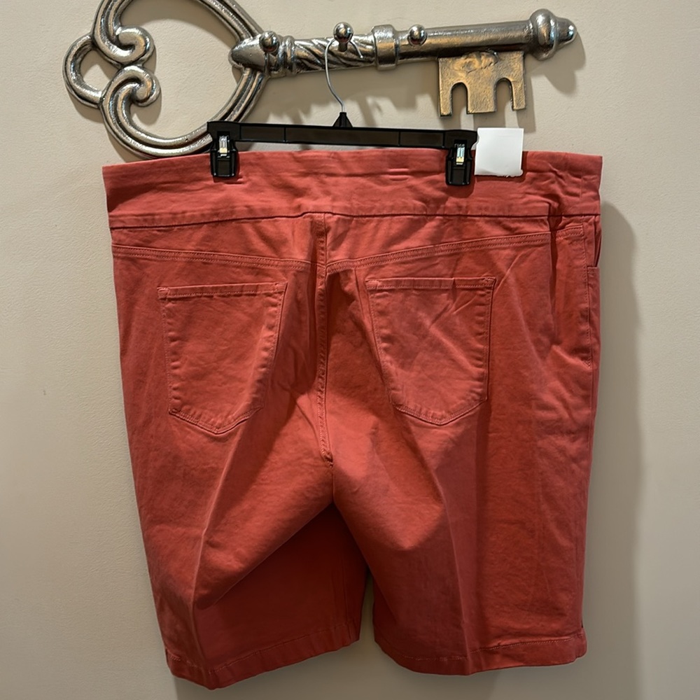 Plus Size GLORIA VANDERBILT Amanda Persimmon Slimming Pull-On Bermuda Shorts 22W - Picture 3 of 4
